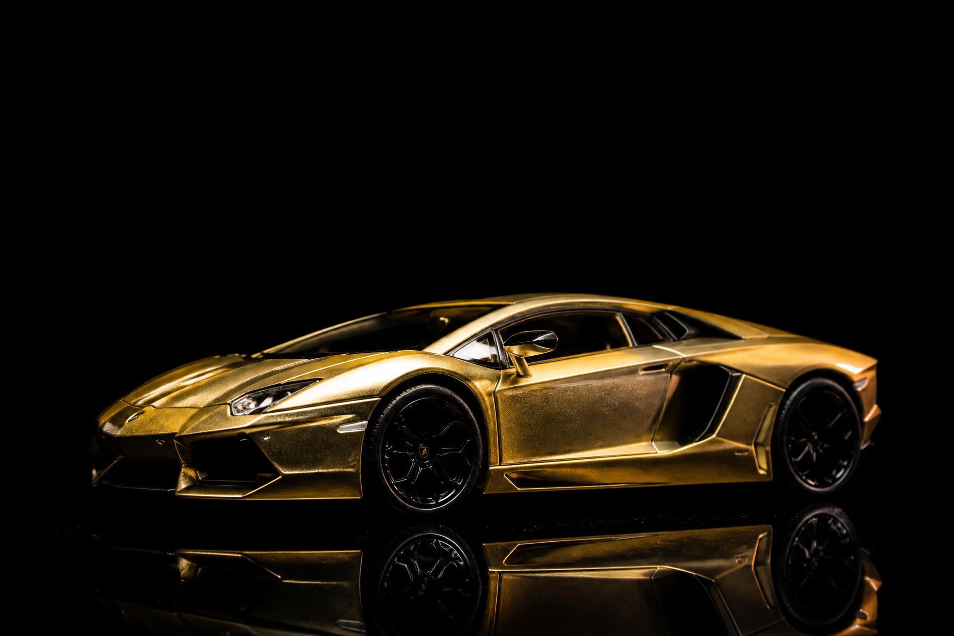 Miniatura premium Lamborghini dourada